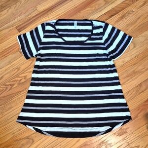 Lularoe Black White Striped Women's Top Great Condition Very Lightweight Sz 2XL